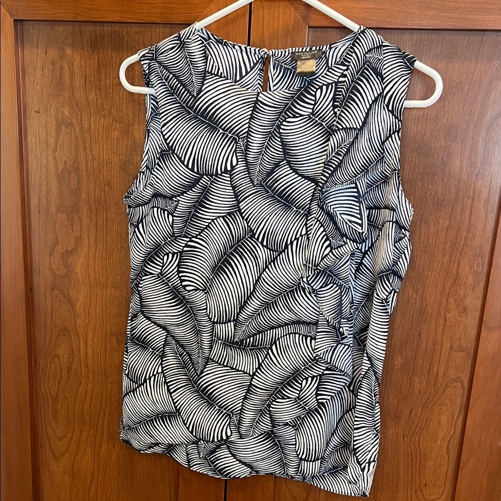 Ann Taylor Monochrome Black&White Patterned Tank Top Medium Petite With Ruffle